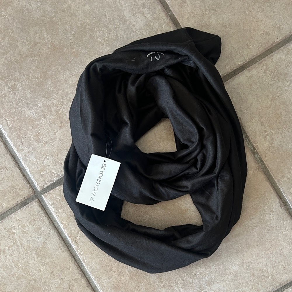 Beyond Yoga infinity Scarf